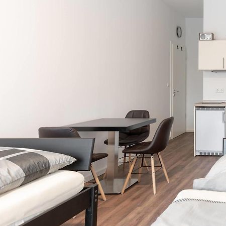 Monteurzimmer Berlin Pankow Mit Dachterrasse - Nur 10 Min. Von Der A10 - 3 Zimmer/ 7 Betten Luaran gambar
