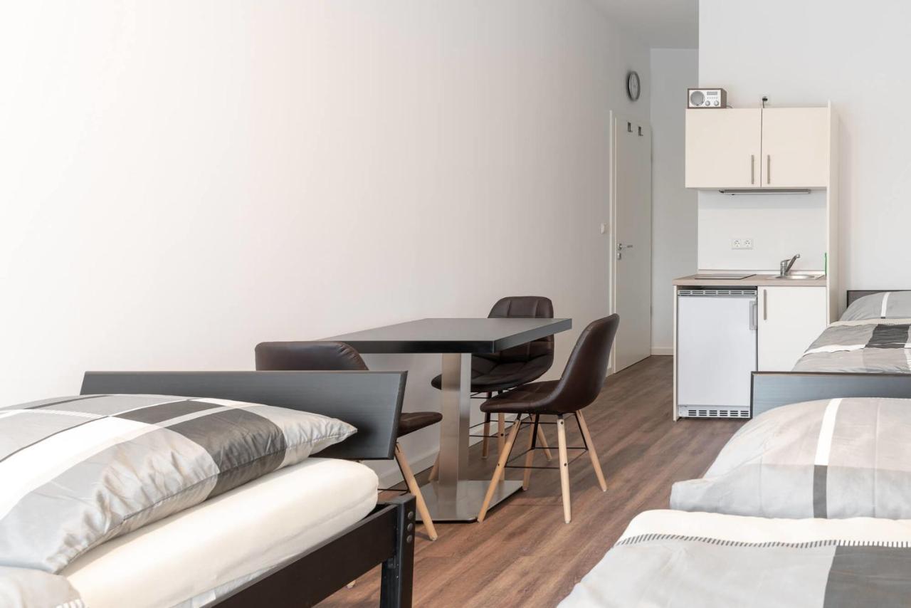 Monteurzimmer Berlin Pankow Mit Dachterrasse - Nur 10 Min. Von Der A10 - 3 Zimmer/ 7 Betten Luaran gambar