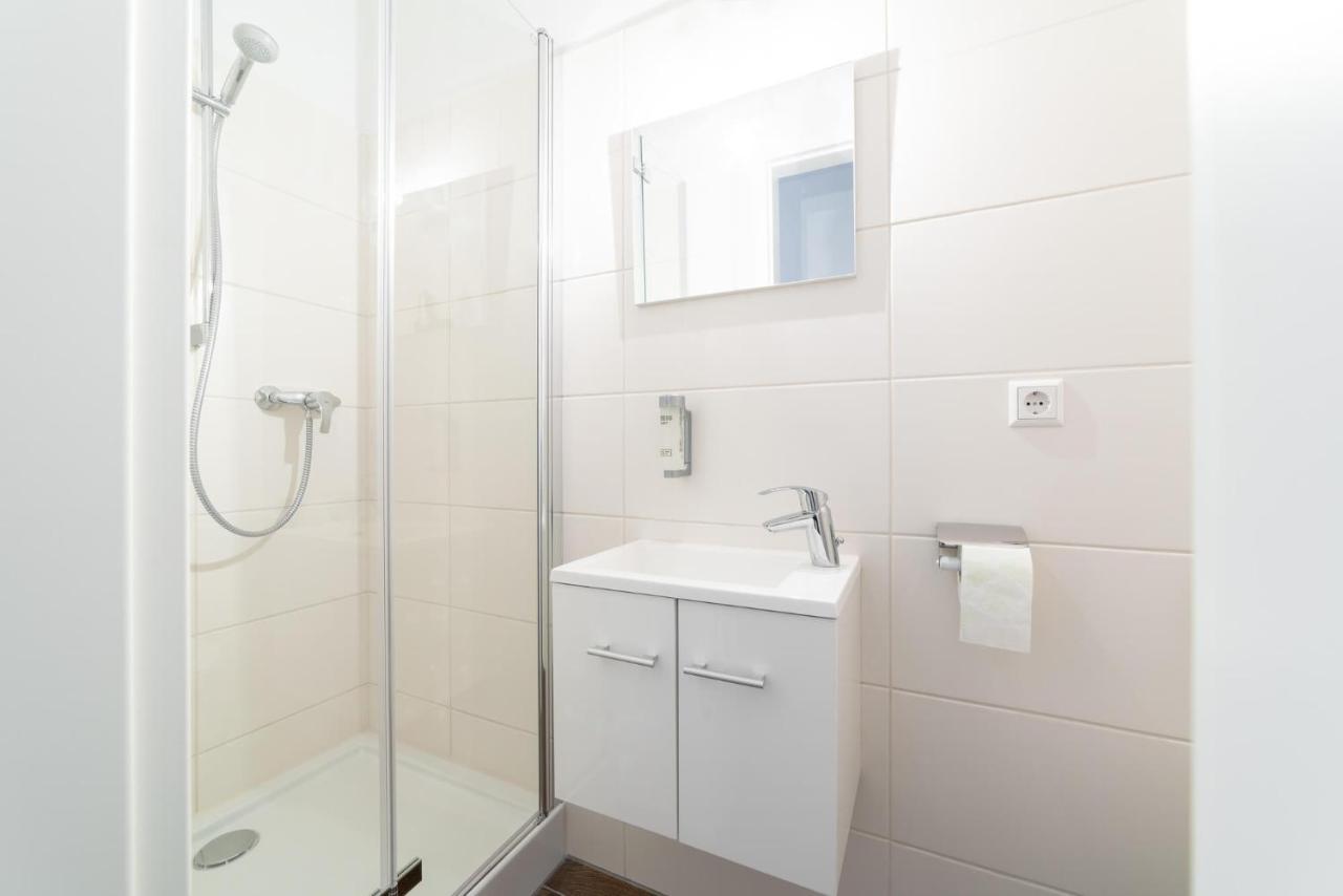 Monteurzimmer Berlin Pankow Mit Dachterrasse - Nur 10 Min. Von Der A10 - 3 Zimmer/ 7 Betten Luaran gambar
