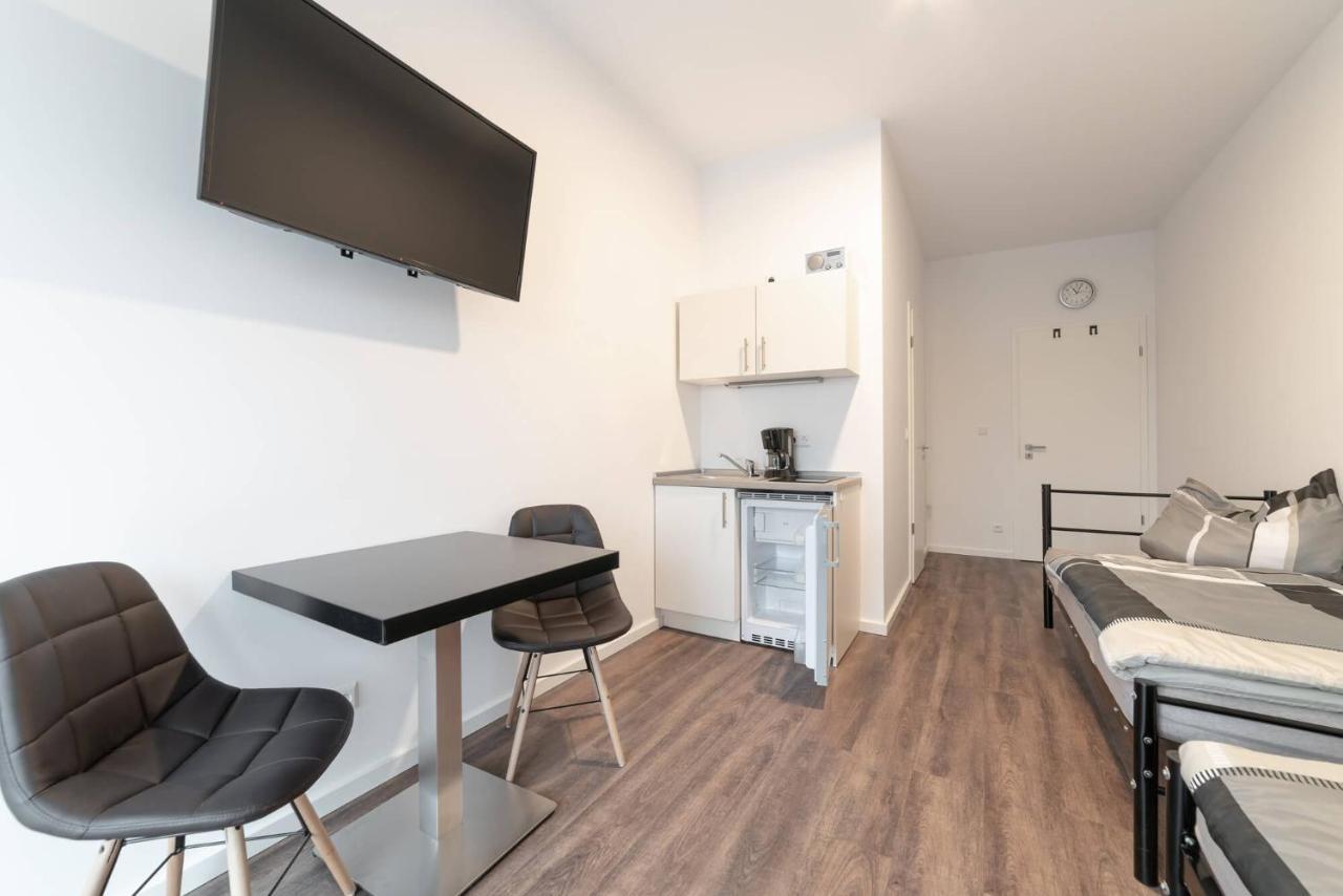 Monteurzimmer Berlin Pankow Mit Dachterrasse - Nur 10 Min. Von Der A10 - 3 Zimmer/ 7 Betten Luaran gambar