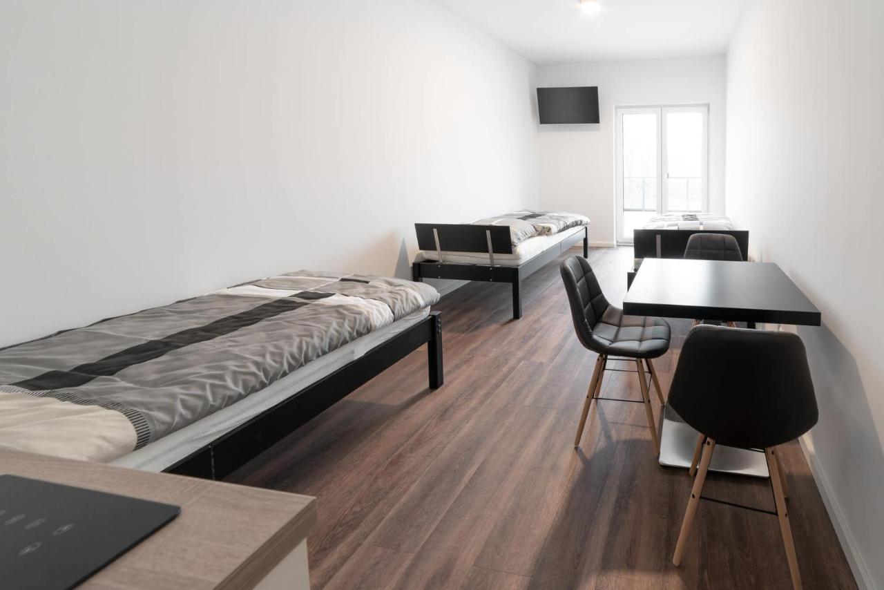 Monteurzimmer Berlin Pankow Mit Dachterrasse - Nur 10 Min. Von Der A10 - 3 Zimmer/ 7 Betten Luaran gambar